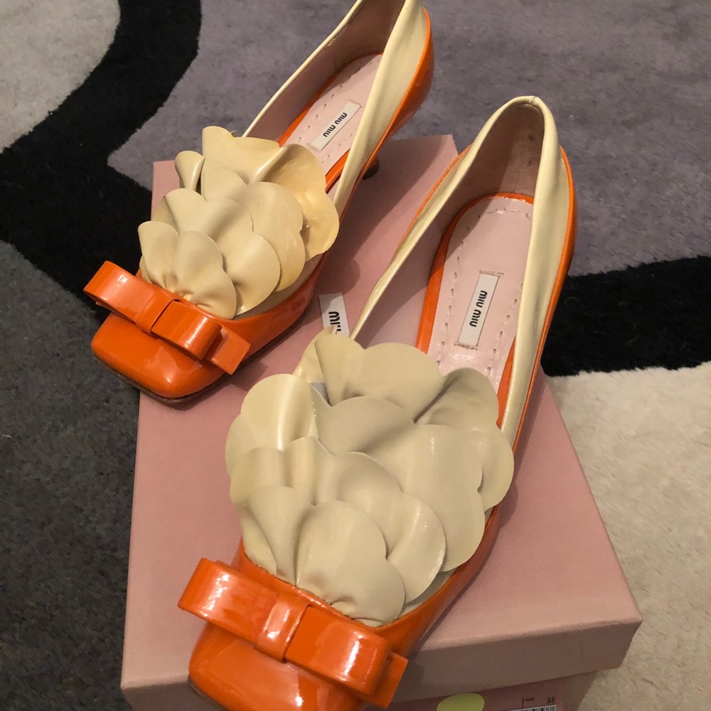 Miu Miu Vernice Orange Pumps
